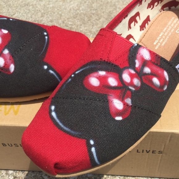 New Custom Airbrush Disney Minnie Mouse Toms - Picture 3 of 3